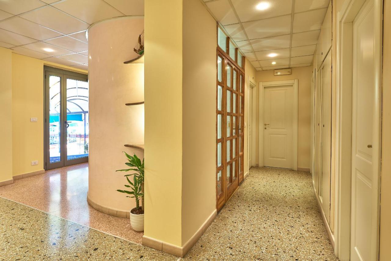 Albergo Natalina Finale Ligure Exteriér fotografie