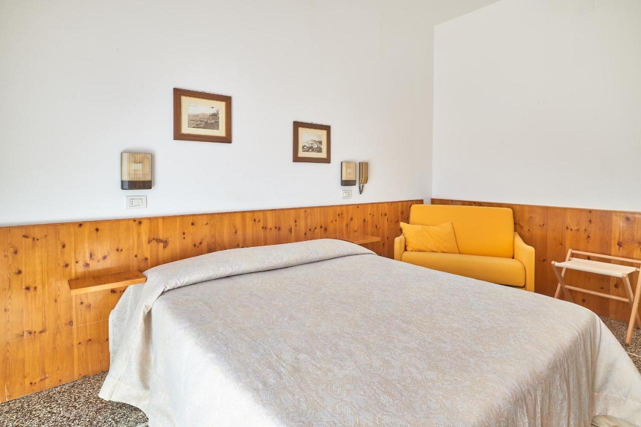 Albergo Natalina Finale Ligure Exteriér fotografie