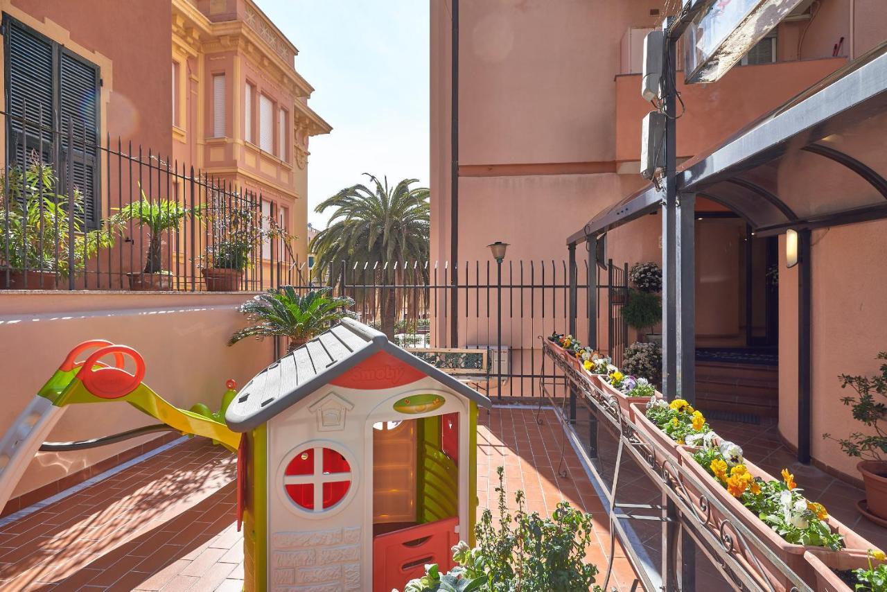 Albergo Natalina Finale Ligure Exteriér fotografie