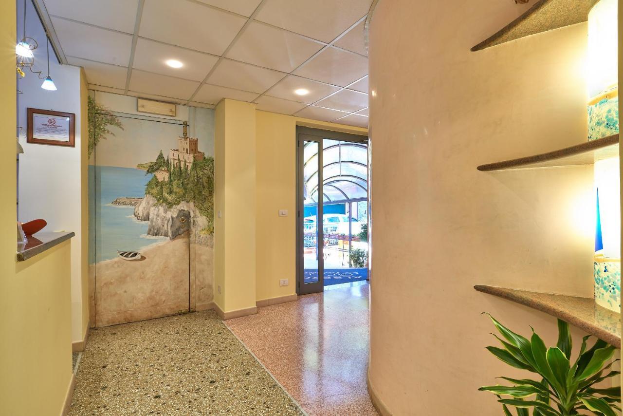 Albergo Natalina Finale Ligure Exteriér fotografie